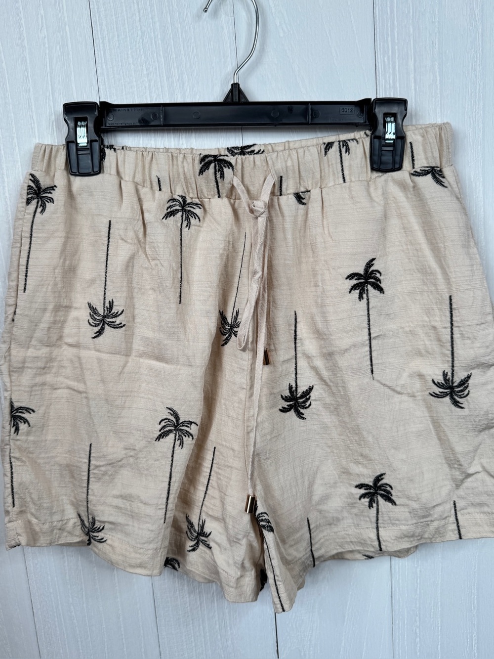 Allie Rose Women's Beige Palm-Print Shorts M